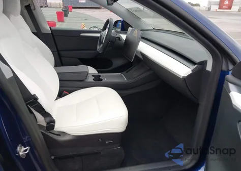 2022 Tesla Model Y Long Range Dual Motor All-Wheel Drive z USA, uszkodzony, nr VIN 7SAYGAEE4NF538480